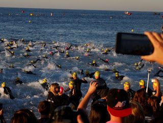 Entrenamiento de triatlon en aguas abiertas, contacto