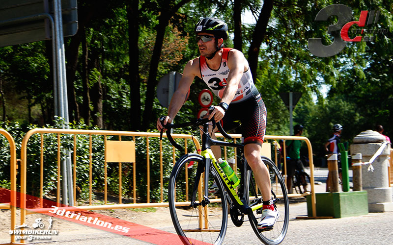Club 3d triatlon en el triatlon villa de Madrid Adrian