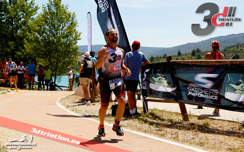 Resultados y fotos del club 3d triatlon madrid en el acuatlon dani molina