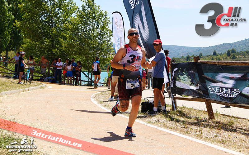 Resultados y fotos del club 3d triatlon madrid en el acuatlon dani molina