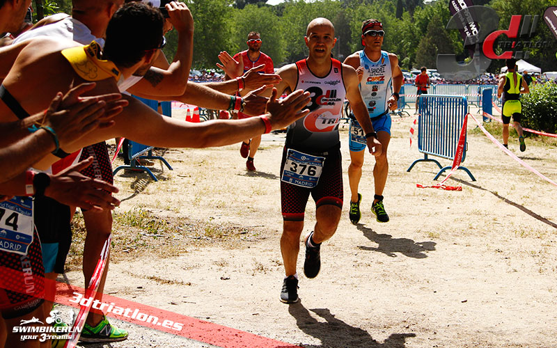 fotos del club 3d triatlon madrid en el triatlon de la casa de campo